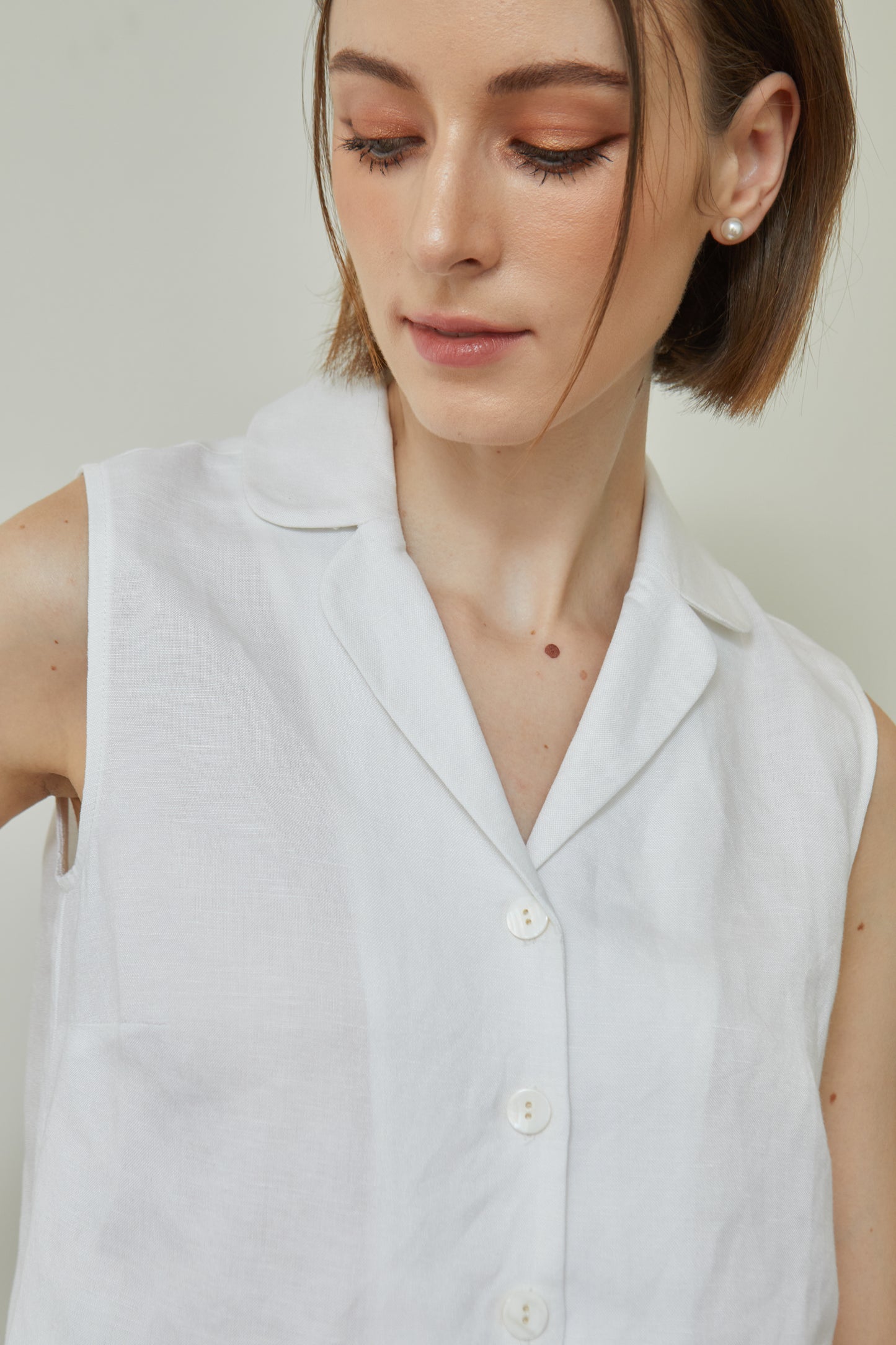 Relaxed Linen Notched Collar Top - White