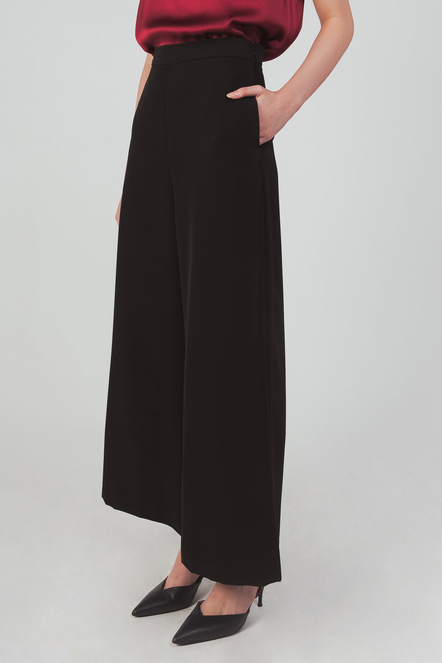 Palazzo Pants With Pleat Detail - Black