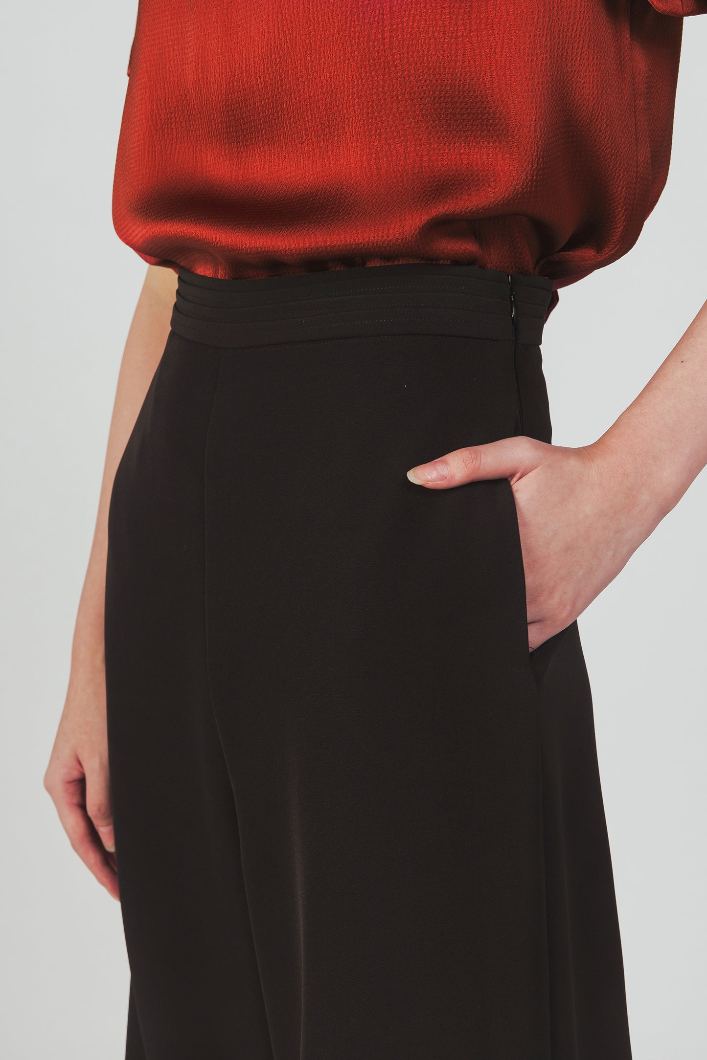 Palazzo Pants With Pleat Detail - Black