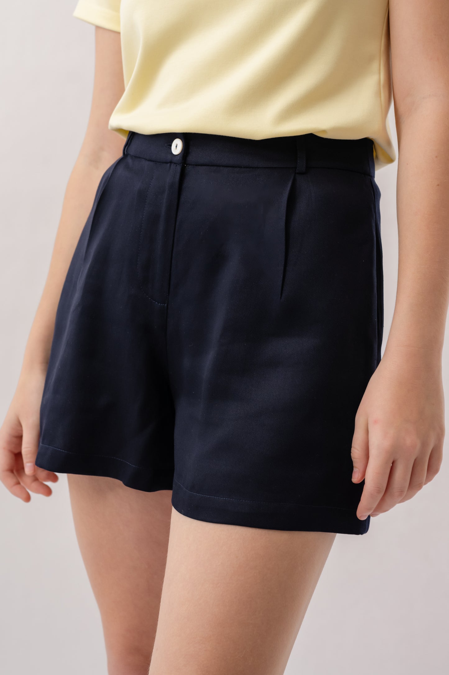 Tencel Buttoned Shorts - Navy