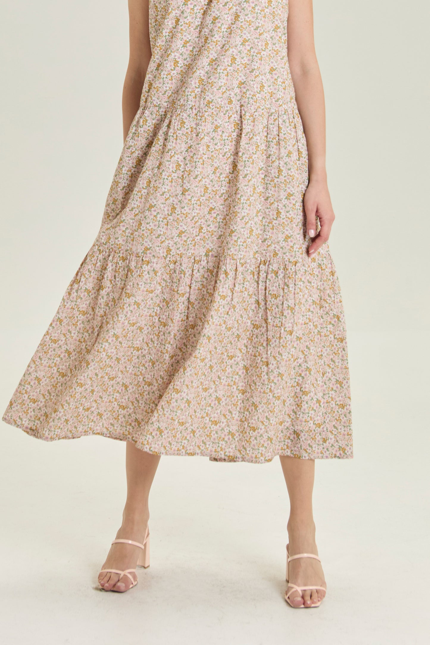 ⁠⁠Tie-ribbon Halter Maxi Dress - Blush Garden