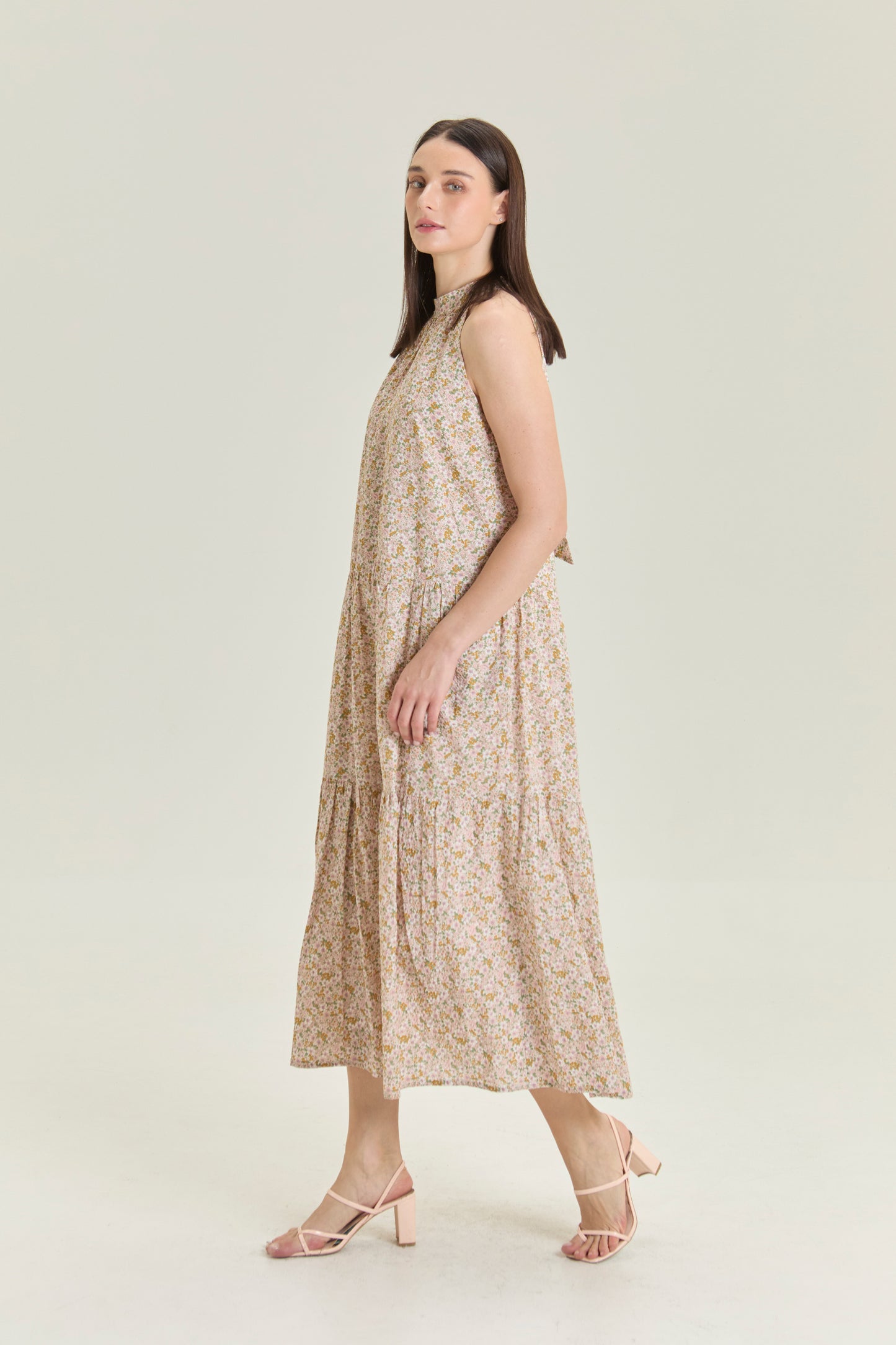 ⁠⁠Tie-ribbon Halter Maxi Dress - Blush Garden