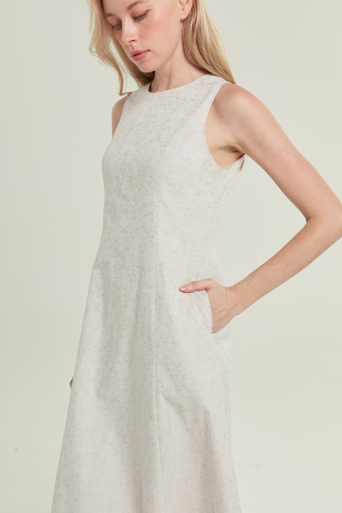 Column Midi Tea Dress in Floral Jacquard - Dusty Cream