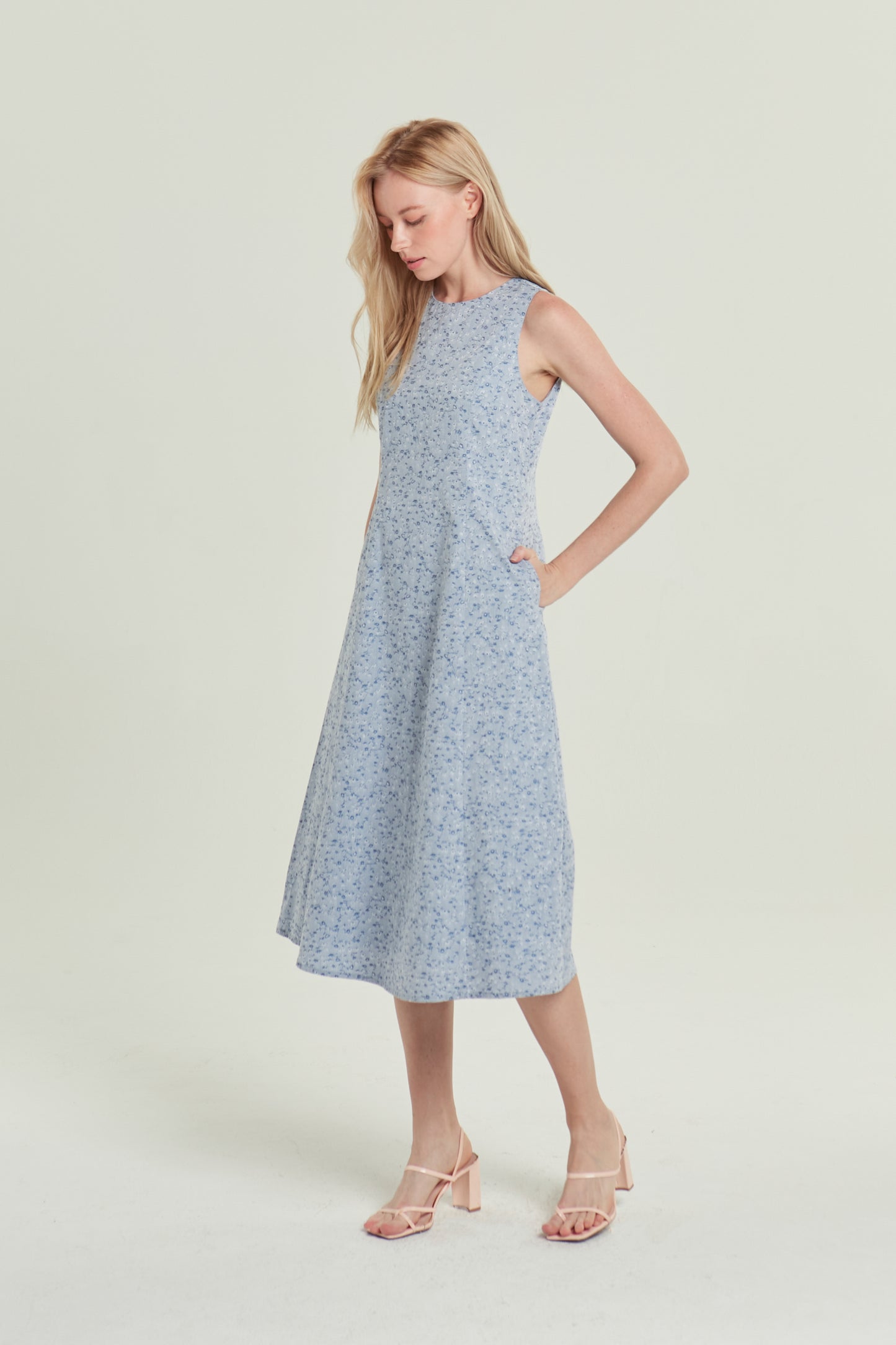Column Midi Tea Dress in Floral Jacquard - Blue China
