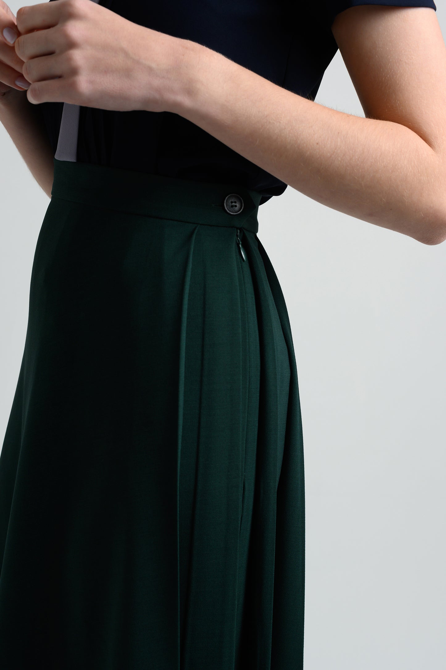 Rosylee Midi Skirt With Pleat Detail - Details 